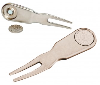 Golf Divot With Magnetic Ball Marker